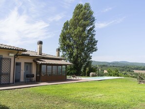 Plante, Bâtiment, Fenêtre, Fleur, Arbre, Nuage, Bois, Lot Terre, Maison, Pente