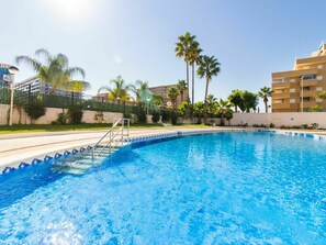 L'Eau, Ciel, Plante, Jour, Bâtiment, Piscine, Bleu Azur, Arbre, Arecales, Plan D'Eau