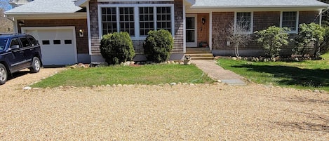 Front entrance and yard with parking for up to 4 cars