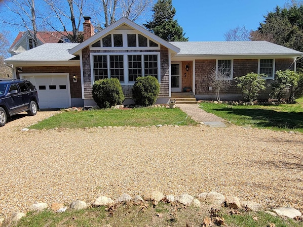 Front entrance and yard with parking for up to 4 cars