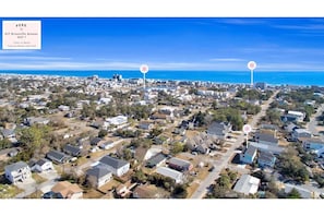 Located .5 mile to the public beach access! Short walk to Restaurants and Bars!