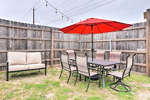 Community Amenities | Outdoor Dining Tables | Charcoal Grills
