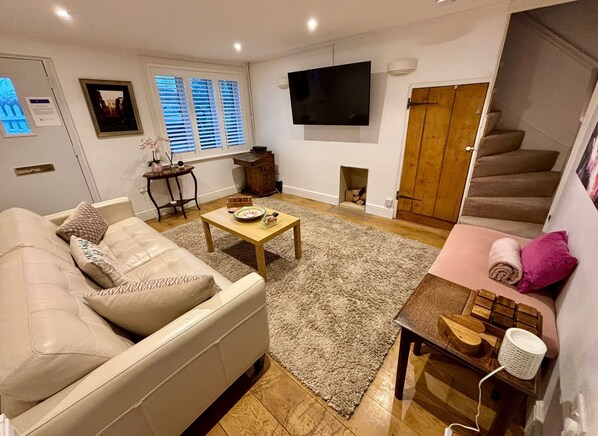 Cosy family lounge for everyone to enjoy. With Smart TV for entertainment.