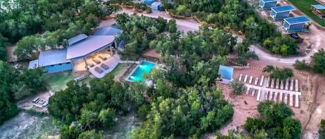 Welcome to The Liney Moon - an 8-acre retreat in Dripping Springs!