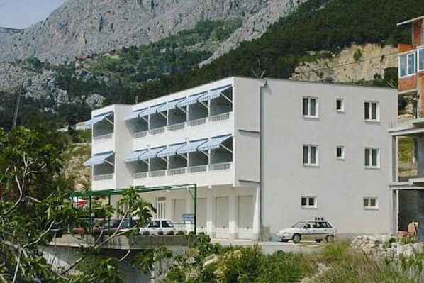Außenseite Ferienhaus [Sommer]