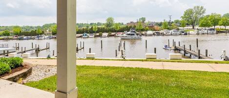 River View Condo, Mariners Cove 21 in South Haven