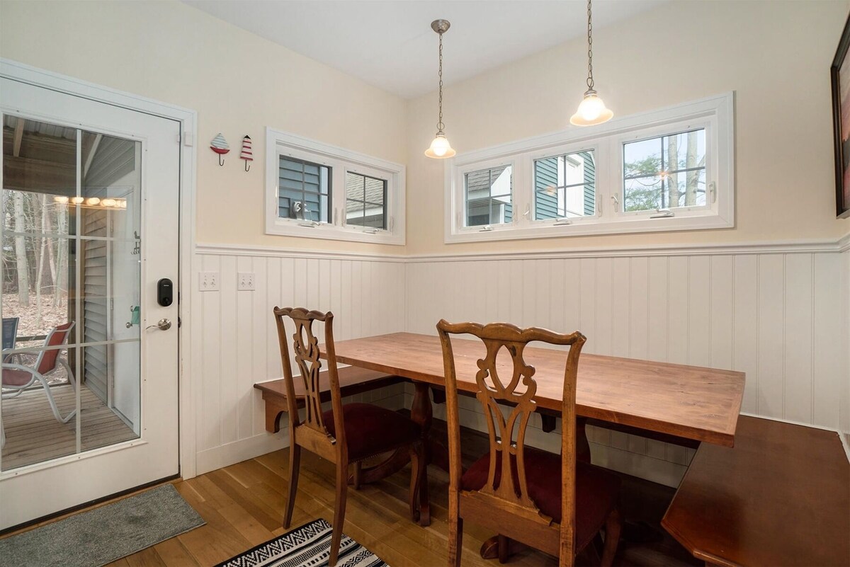 Firefly Grove | Contemporary, Secluded Woodland Retreat w/ Screened in Patio