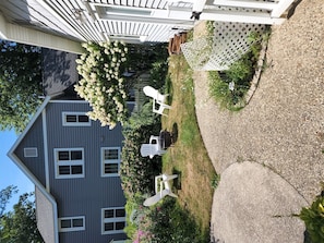 Mere Moments to the Shore - A Harbor View is the Perfect Retreat for those Yearning for Convenient Lake Access