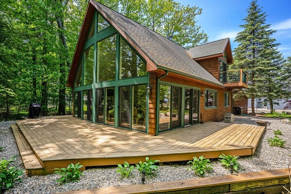 Discover The Guest House - A Serene Woodland Retreat in South Haven