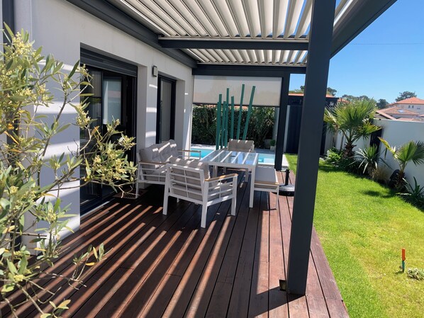 Terrasse avec pergola bioclimatique … soleil ombre au choix