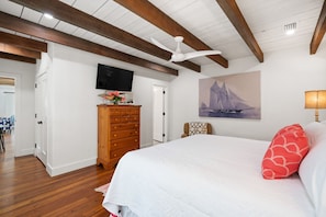 King Suite I - with TV and en suite bath