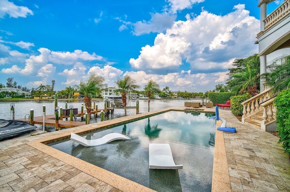 Pool/Lounge Area