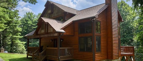 Beautiful newer, log cabin with everything you need for a fun filled get-a-way