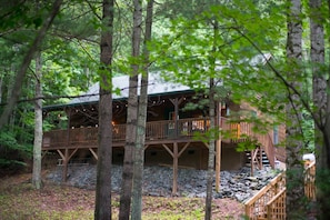 The cabin is in a forested location close to Boone, NC