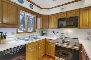 Nice layout for meal prep and clean up