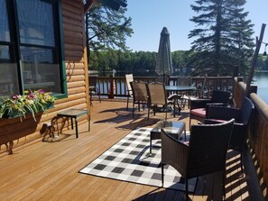 Large wrap-around deck