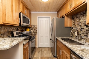 Beautiful granite countertops and stainless steel appliances make this kitchen a chef`s dream