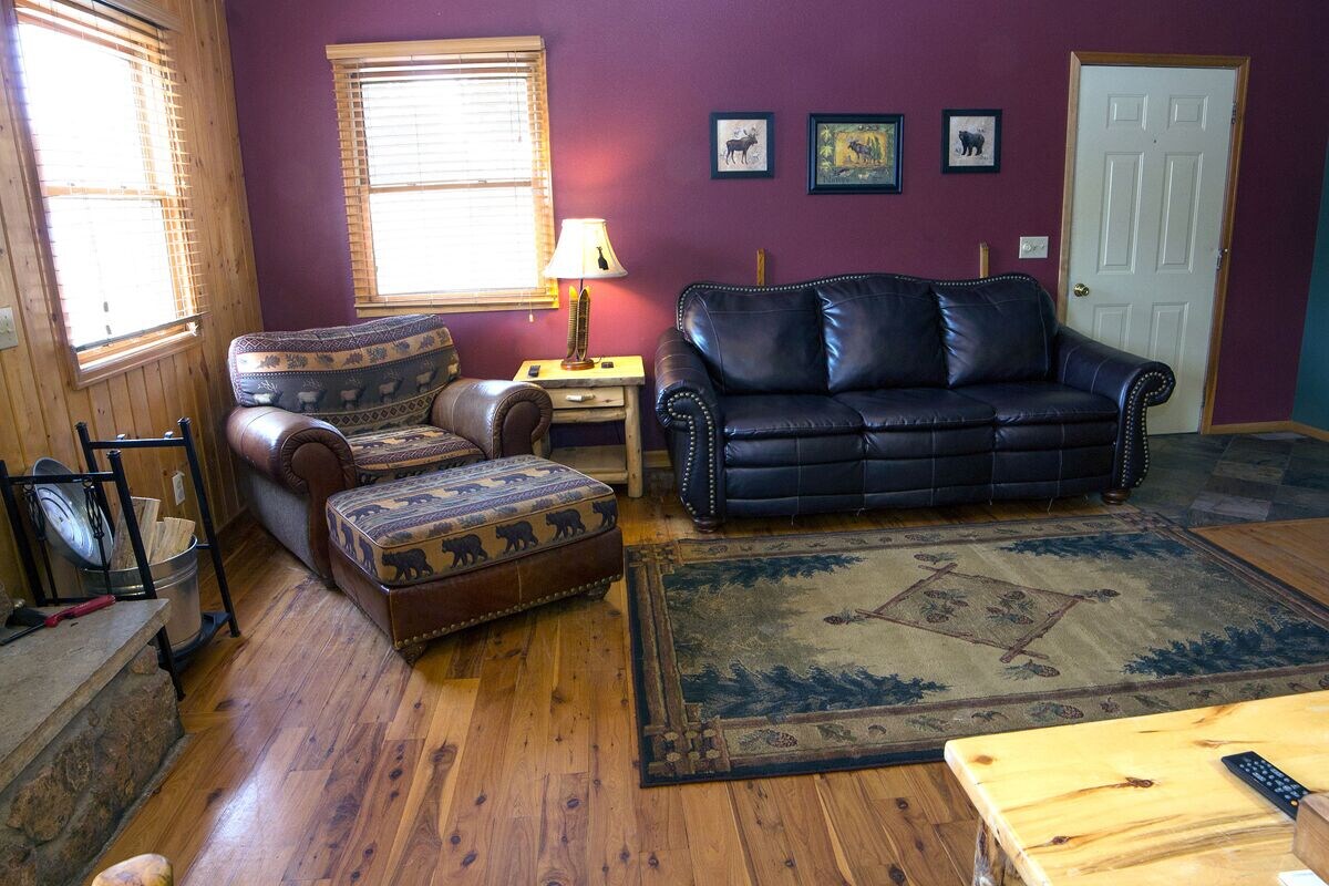 Two bedroom attached Log cabin with Hot Tub