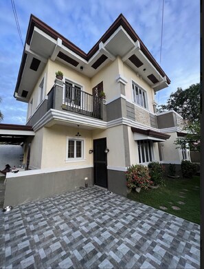 2 Storey with balcony