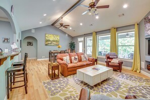 Living Room | 1st Floor | Free WiFi | Central Heating & A/C | Smart TV