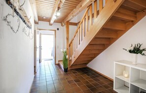 Gemütliches Ferienhaus mit Terrasse-Flur EG