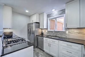 Townhome Interior | Fully Equipped Kitchen