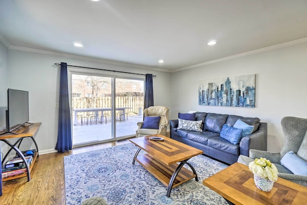 Upper Arlington Vacation Rental | 2BR | 2.5BA | 1,250 Sq Ft | Stairs Required