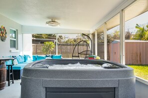 Screened Lanai | Private Hot Tub