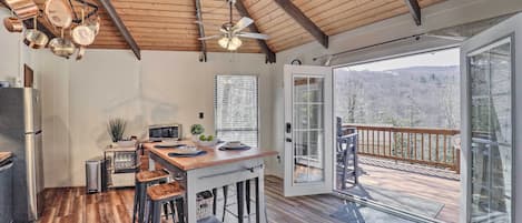 Beech Mountain Vacation Rental | 2BR | 1.5BA | 751 Sq Ft | Stairs Required