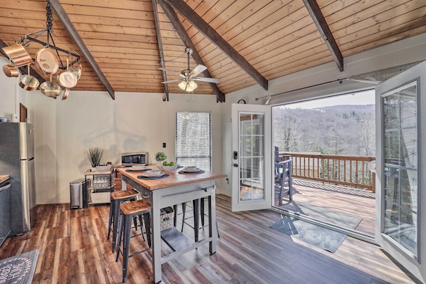 Beech Mountain Vacation Rental | 2BR | 1.5BA | 751 Sq Ft | Stairs Required