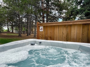 Private Hot Tub | PH-IN active monitoring system for water quality