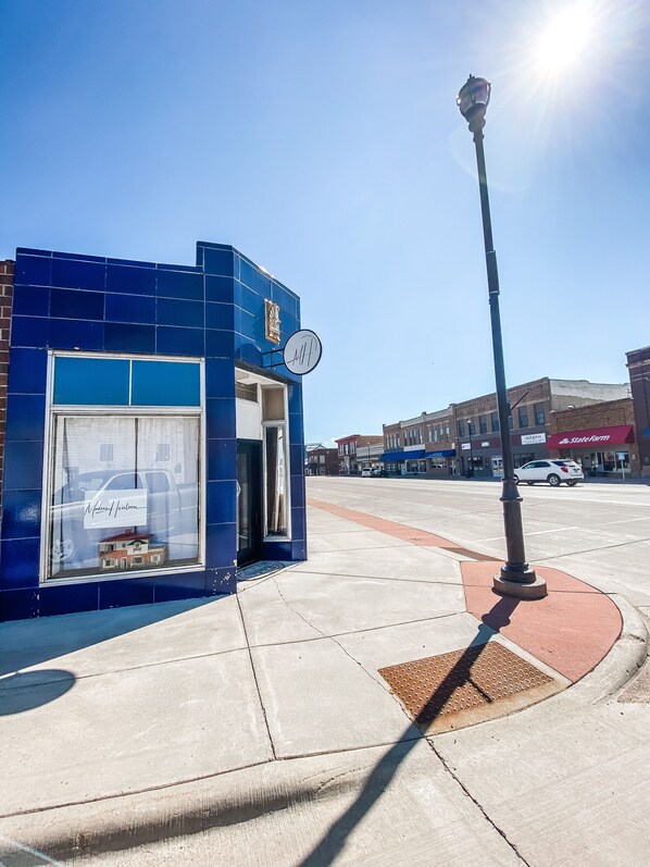 This Art Deco cobalt blue tile was added during a 1940s renovation 