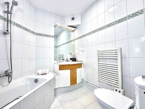 A full equipped bathroom with bath and toilets