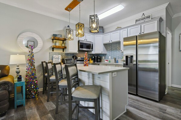 Beautiful kitchen, newly remodeled.