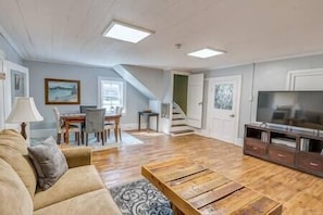 Living room features a fireplace, smart TV, and queen-size sleeper sofa.