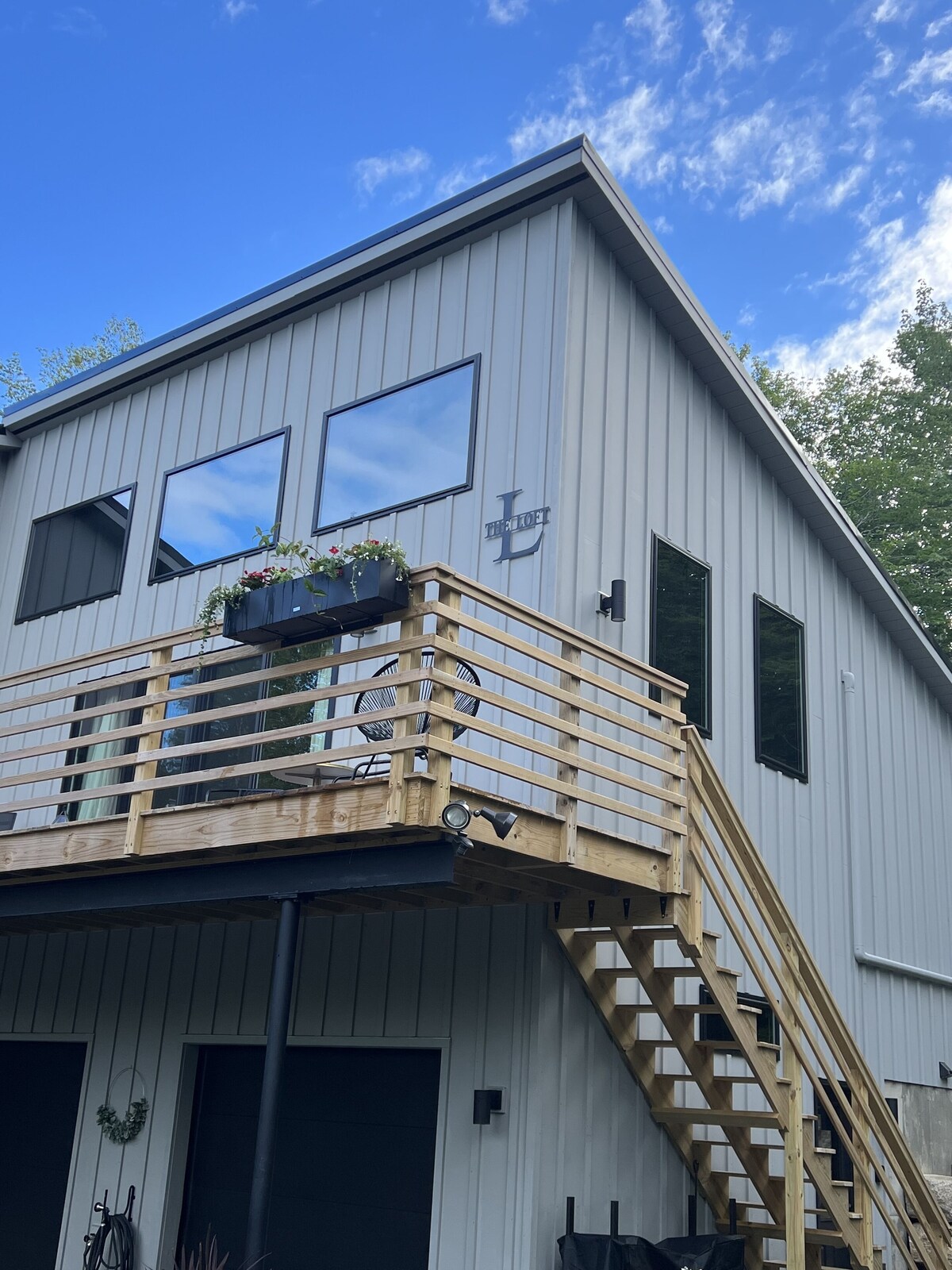 Secluded retreat, modern luxury. Close to Acadia on Phillips, Lake, Maine.