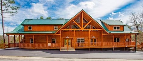 9000 square foot lodge