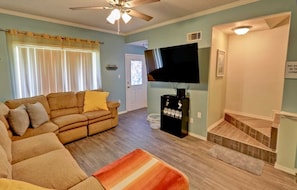 Living Room, Room, Indoors, Ceiling Fan, Screen