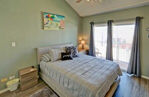 Bed, Furniture, Bedroom, Indoors, Room