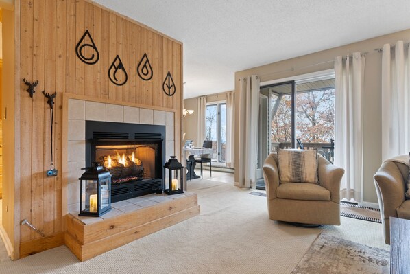 Cozy retreat in WG Stone Ridge Complex – Hike, Golf, Tennis and Dog-Friendly