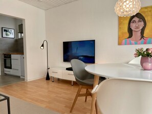 Wohnzimmer und Fernseher