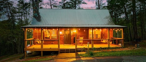 Beautiful cabin located on Bluff Mountain with flat parking for 3 vehicles