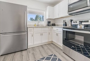 Fully equipped kitchen with stainless steel appliances and all the essentials for cooking!