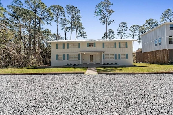 Welcome to Dauphin Island Condos Near the Beach!