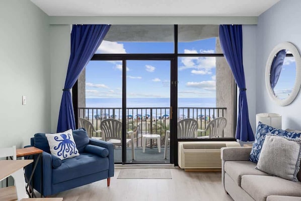 Oceanfront Living room