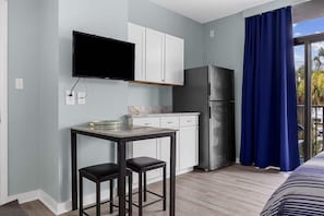Studio unit with Kitchenette and TV for your favorite show