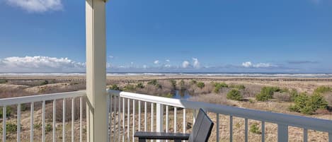 180 degree view of the ocean from the balcony