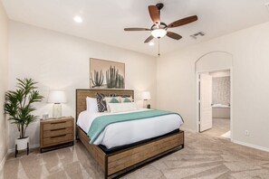 Hotel Quality linens and en-suite full bathroom
