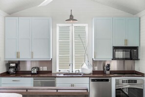 Full kitchen