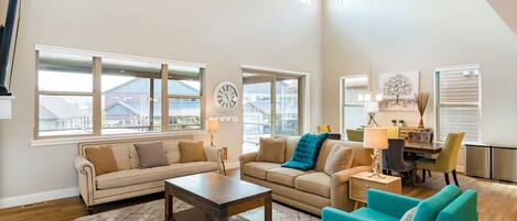 Open floorplan, with ample seating